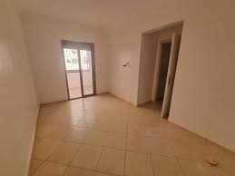 Superbe villa à vendre à Abomey-Calavi, jardin verdoyant et séjour con